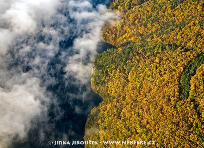 Podzim se dotýká Vltavy /J36