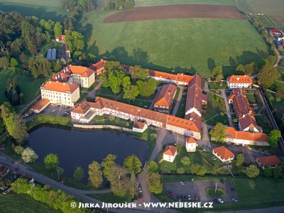 Tloskov u Neveklova – zámek /J634