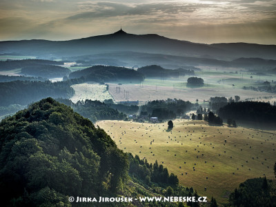 Chrastenský vrch a Ještěd na obzoru /J336