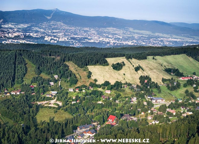 Bedřichov, Liberec a Ještěd v pozadí /J343