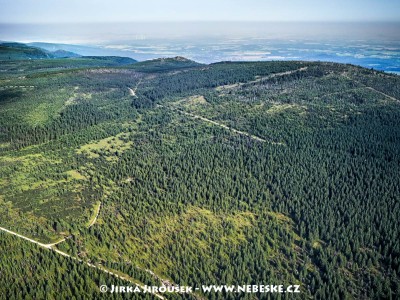 Smědavská hora, vlevo Polední kameny /J373