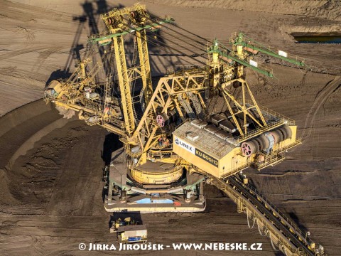 Těžební stroj v uhelné pánvi Horní Jiřetín /J838
