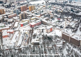 hřbitov a nemocnice v zimě J942