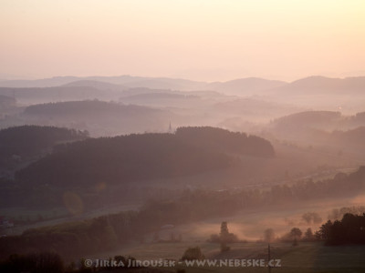 Krásná Hora nad Vltavou za úsvitu /J820