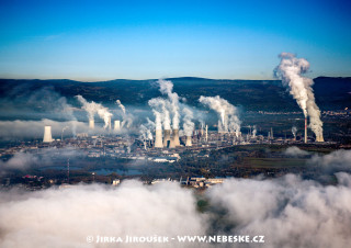 Chemické závody v Záluží u Mostu /J823