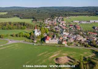 Bohutín – kostel a škola /J1192