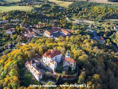 Vysoký Chlumec – hrad a skanzen J1529