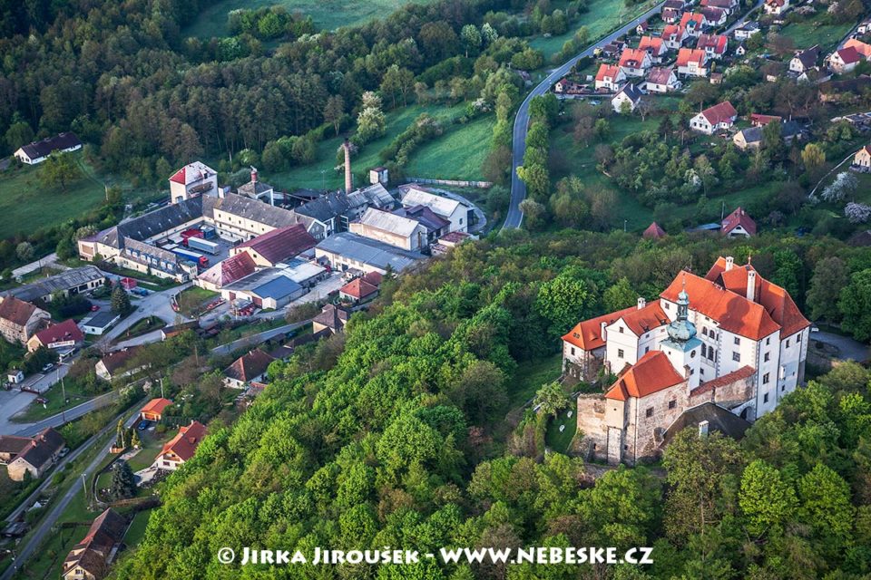 Vysoký Chlumec – hrad a pivovar J1527