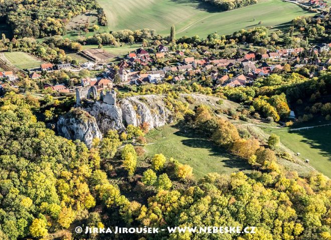 Zřícenina hradu Sirotčí hrádek a Klentnice J1706