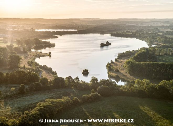 Jezero u Dolního Benešova J1864