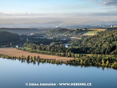 Od štěrkovny pohled k Ostravě – Porubě J1877