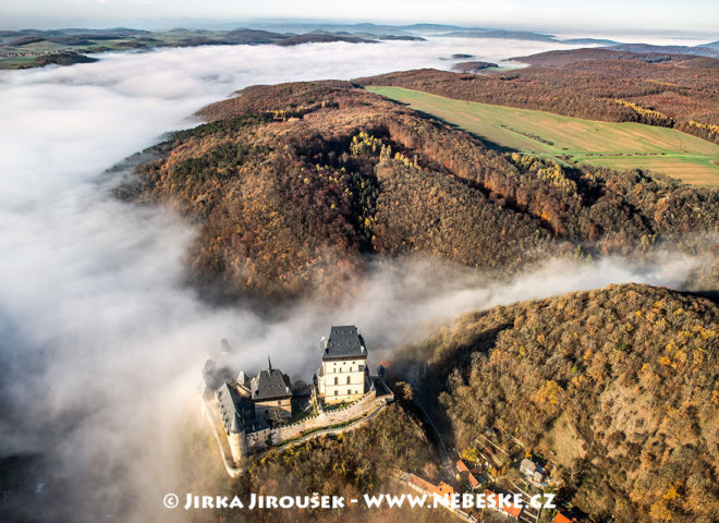 Karlštejn a mlha nad Berounkou J2078