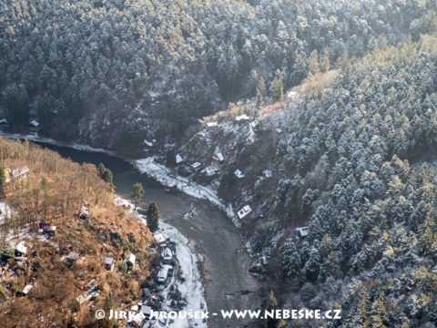 Sázava a Luka pod Medníkem, Dakota J2127