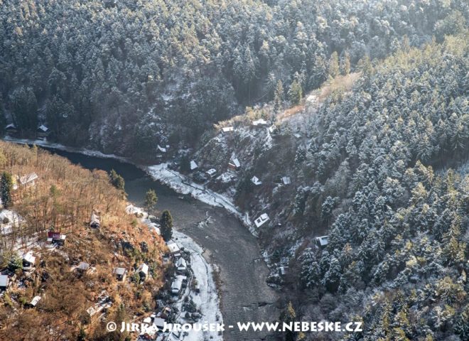 Sázava a Luka pod Medníkem, Dakota J2127