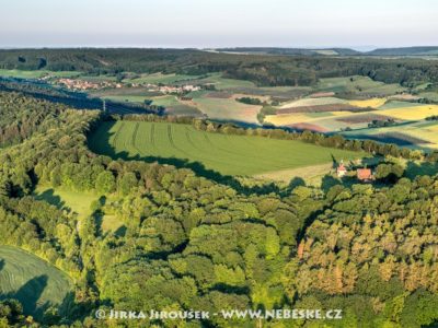 Hradiště Dřevíč v pohoří Džbán J2244