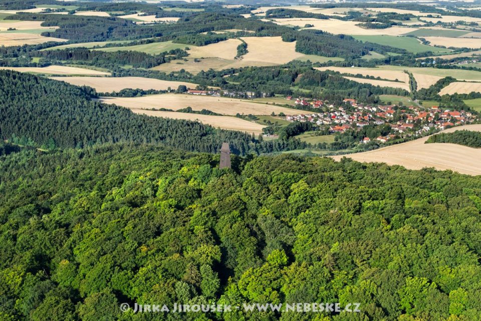 Rozhledna na Blaníku a Louňovice pod Blaníkem J2259