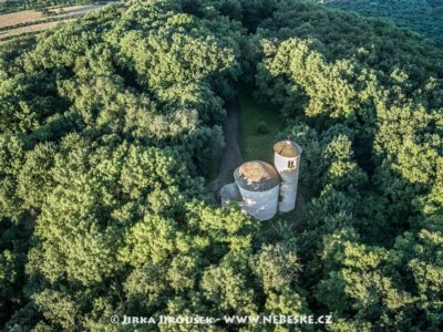 Říp – rotunda sv. Jiří a sv. Vojtěcha J2278