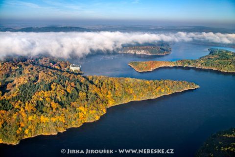 Orlík zámek a řeka Vltava J2415