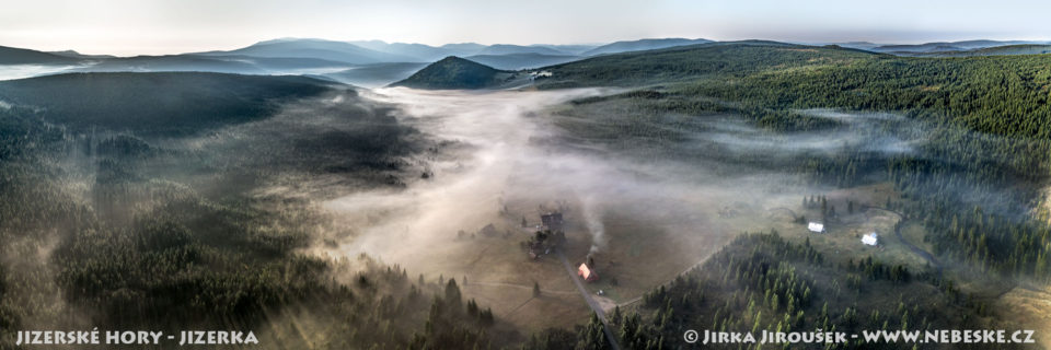 Srpnová Jizerka mlhami ozdobená J2593