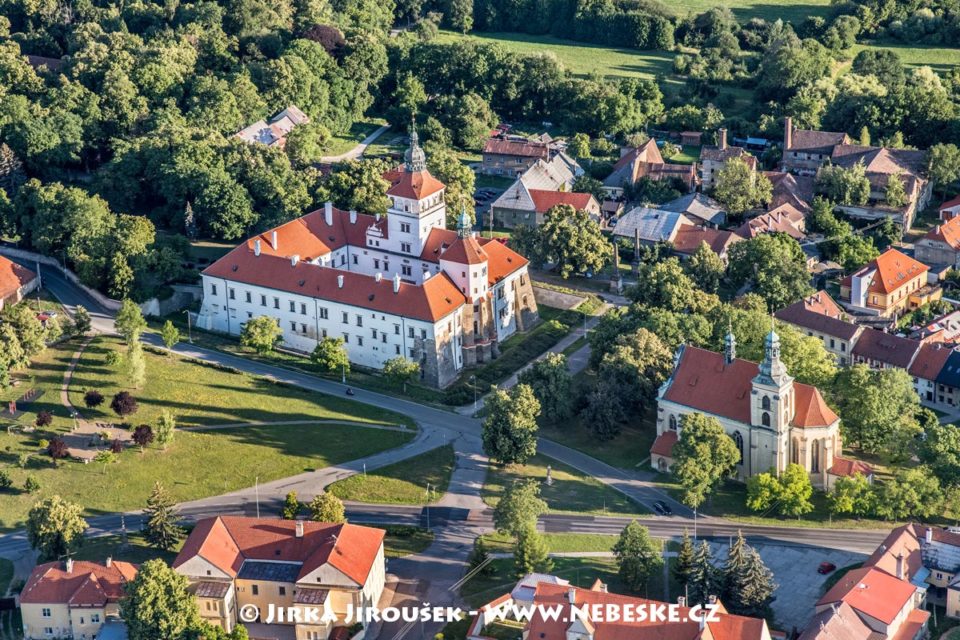 Zámek Smečno J2633
