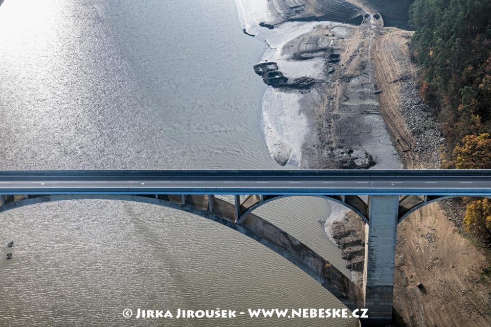 Zbytky původního mostu, Podolsko, 2019 J2816