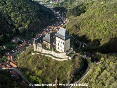 Dubnový hrad Karlštejn J3993