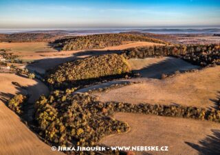 Bacín, třetí vrch uprostřed J4051