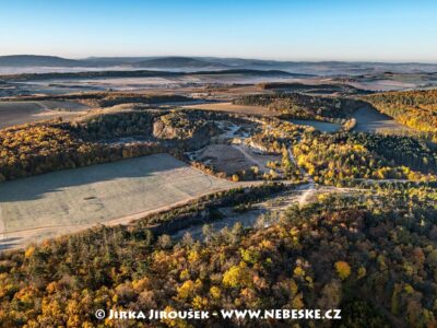 Vrch Plešivec u Měňan a lom Homolák J4055