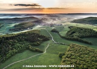 Měňany a krajina polí J4086