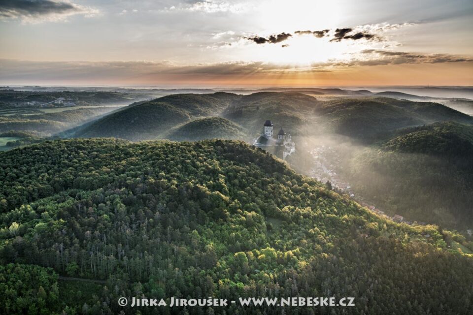 Karlštejn obec a hrad J4087