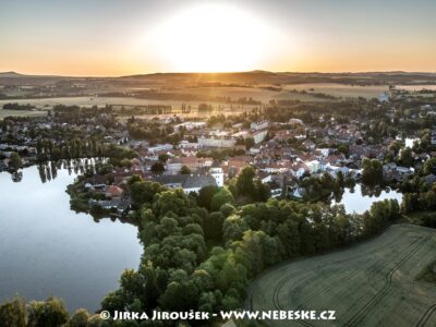 Východ slunce nad Rožmitálem pod Třemšínem 2019 J4156