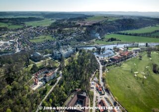 Hluboká nad Vltavou zámek a Vltava J4312