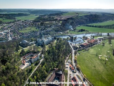 Hluboká nad Vltavou zámek a Vltava J4312