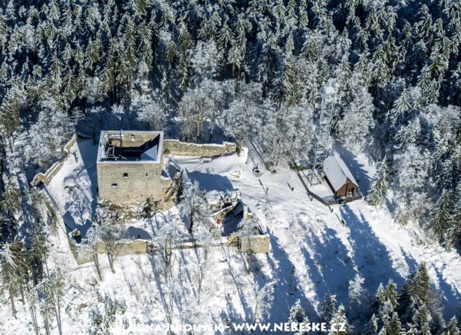 Vítkův Hrádek v zimě 2015 J5487
