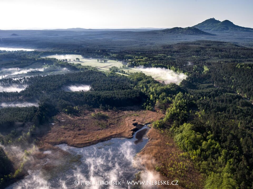 Máchovo jezero a Bezděz J5354