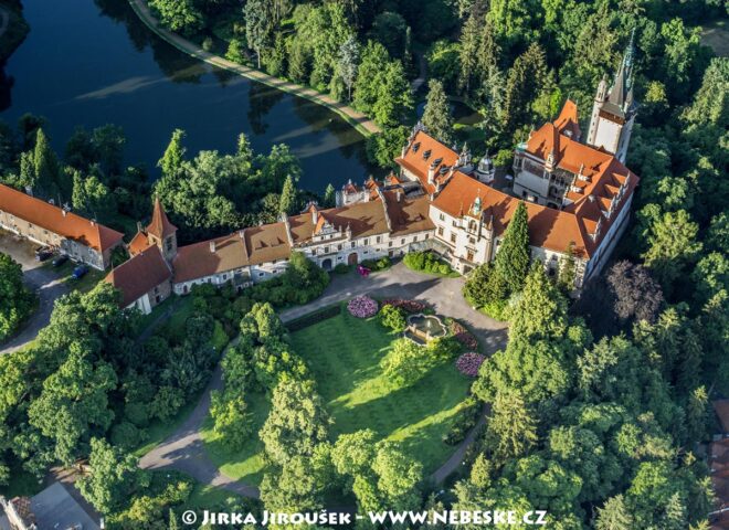 Zámek Průhonice letní J5352