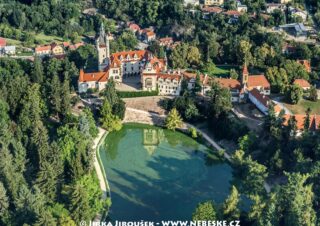 Zámek Průhonice léto J5353