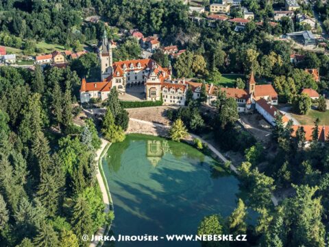 Zámek Průhonice léto J5353