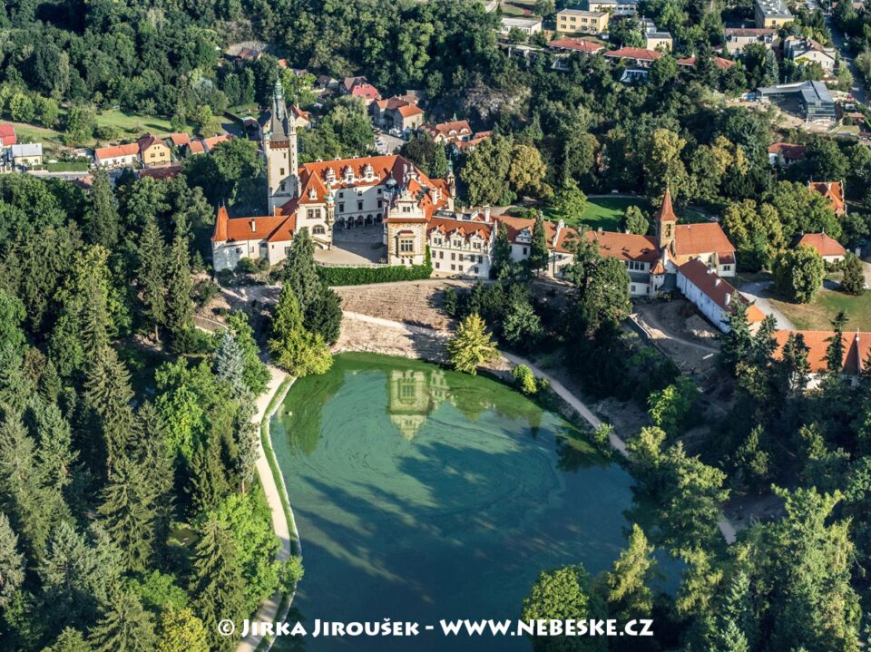 Zámek Průhonice léto J5353