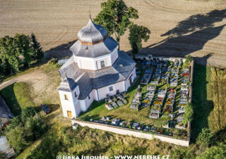 Pročevily hřbitov kostel J5452