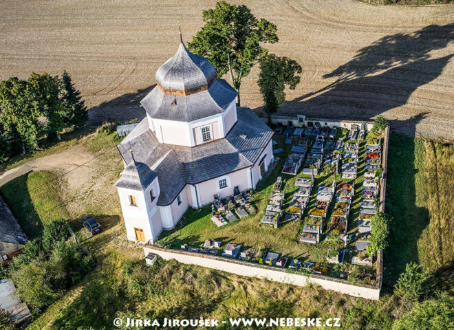 Pročevily hřbitov kostel J5452