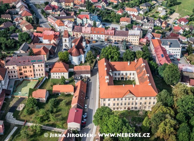 Mladá Vožice zámek 2017 J5440