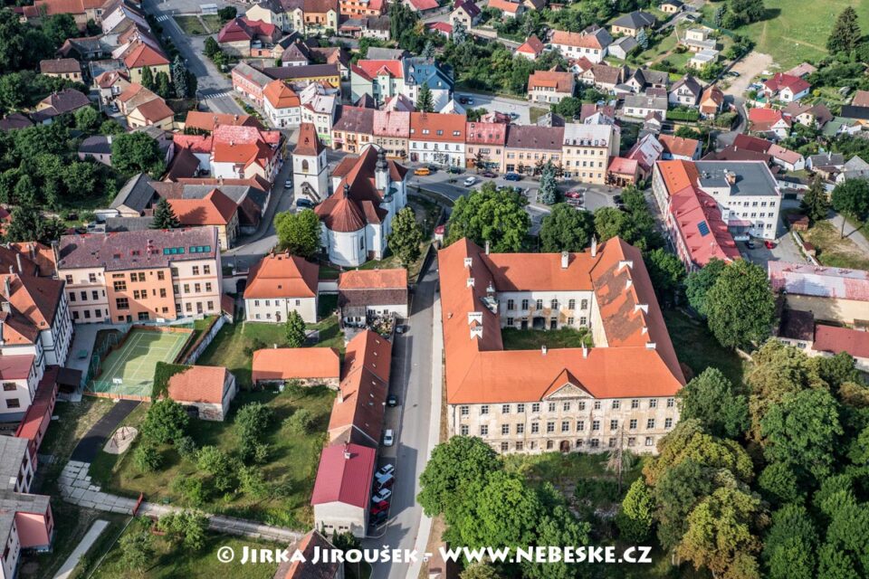 Mladá Vožice zámek 2017 J5440