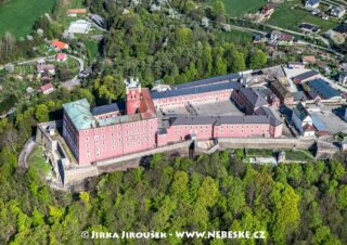 Hrad Mírov vězení J5445