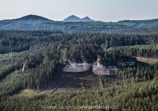 Skály Máchův kraj J5357