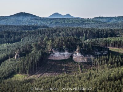 Skály Máchův kraj J5357