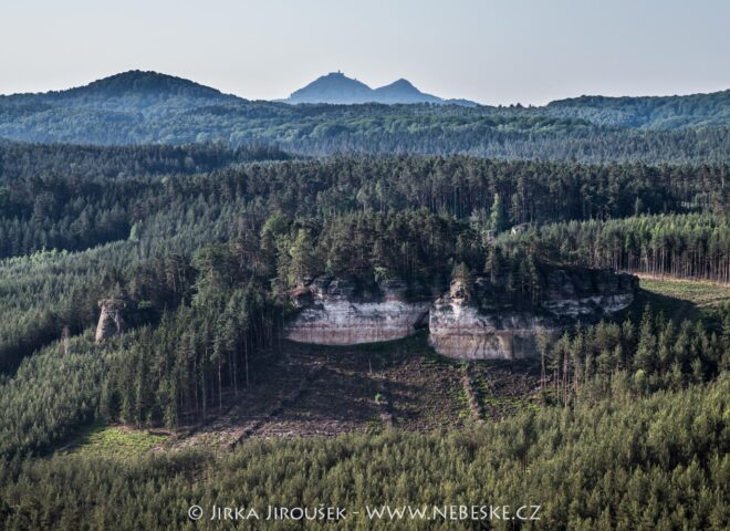 Skály Máchův kraj J5357