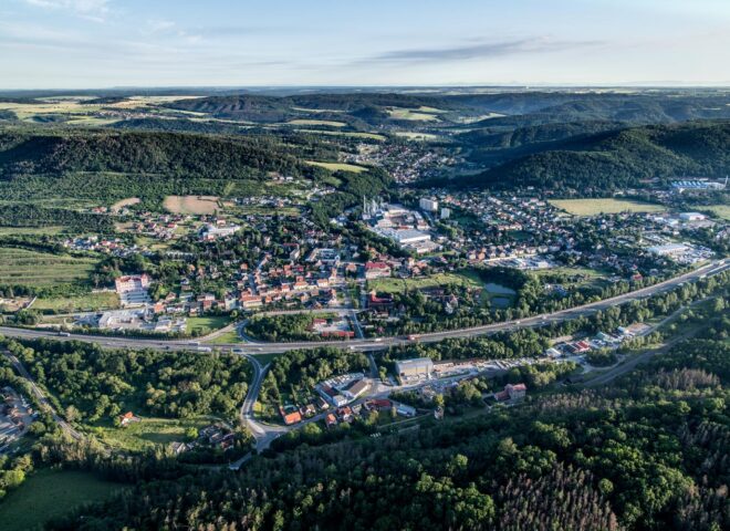 Loděnice a dálnice D5 J5575