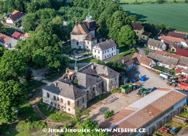 Pravonín zámek 2021 J5595