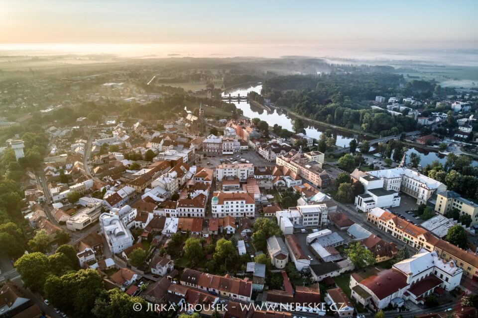 Nymburk centrum ráno 2021 J5539